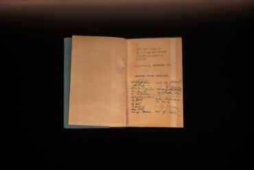 Muzeum literatury představuje vzácné vydání Čapkova cestopisu, k vidění jsou i předměty ze sbírky VHÚ Praha